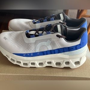 🔥DEAL! On running cloud monster. Perfect Like New condition! S:10